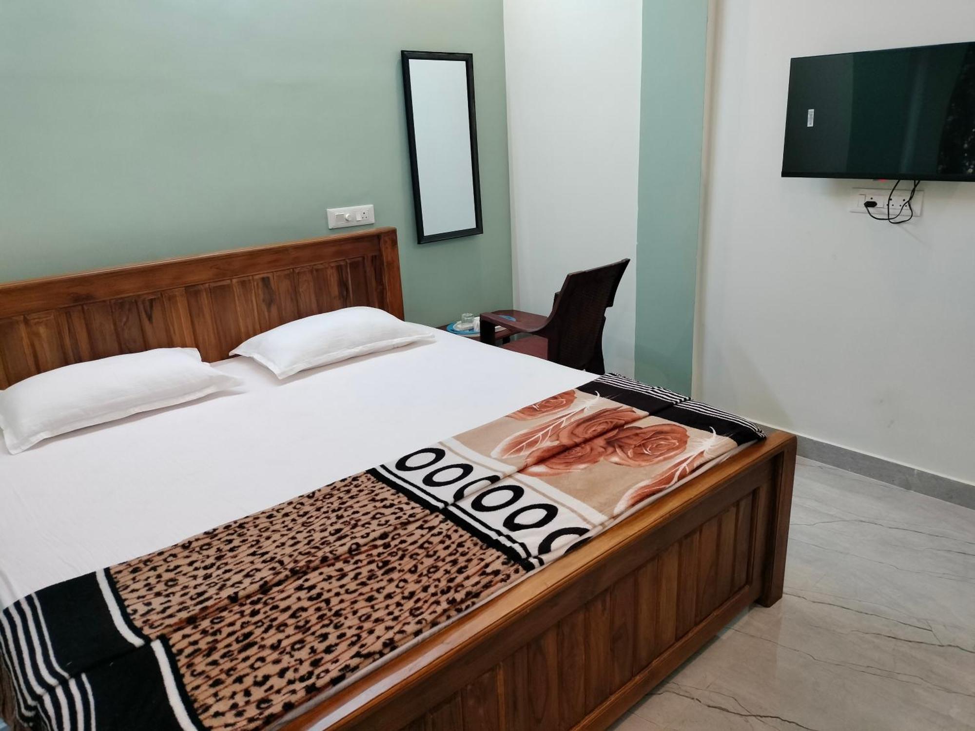 Teja Residency Hotel Alandurai Exterior photo